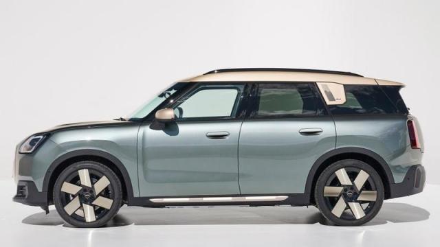 MINI Countryman All-Electric profilo