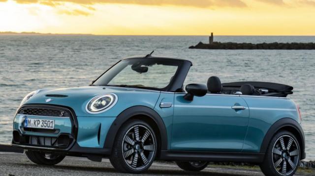 Mini elettrica cabrio spiaggia