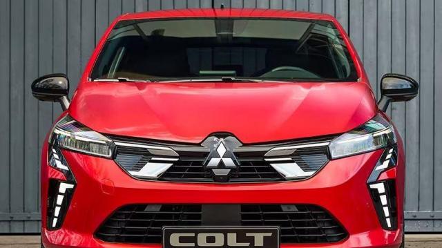 Mitsubishi Colt rossa