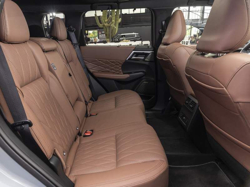 Mitsubishi Outlander PHEV 1