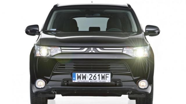 Mitsubishi Outlander scuro