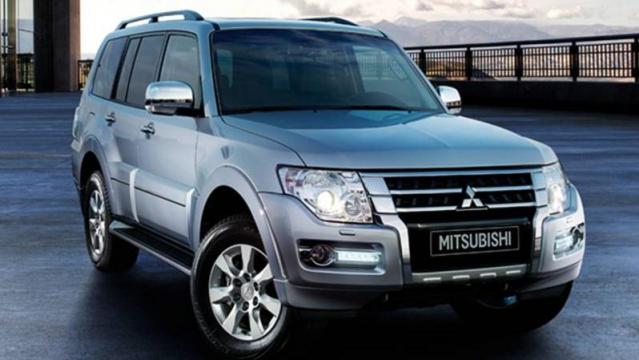 Mitsubishi Pajero 5D anteriore