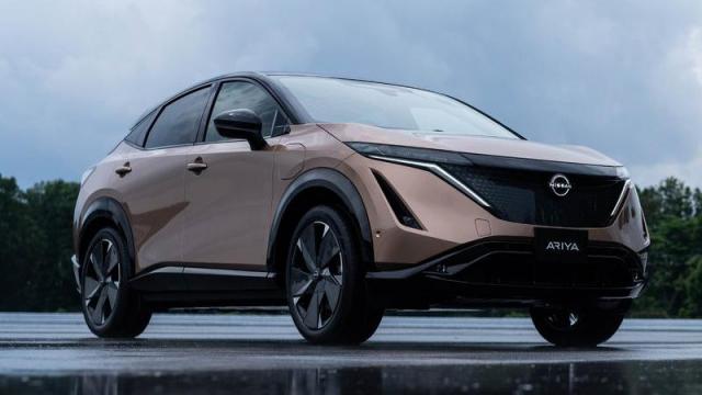 Nissan Ariya tre quarti anteriore