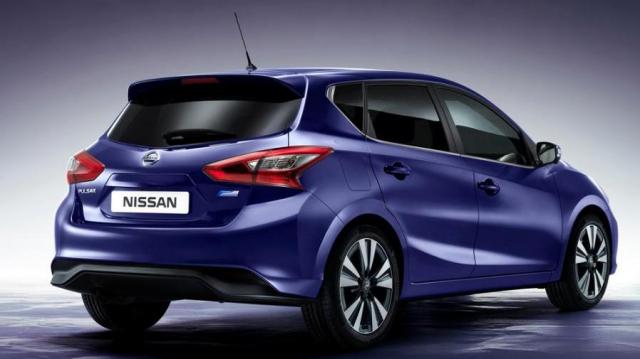 Nissan Pulsar tre quarti posteriore