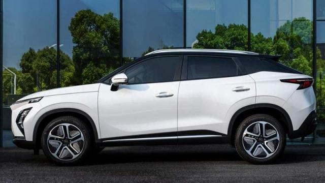 Omoda 5 EV profilo