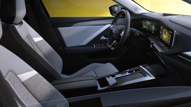 Opel Nuova Astra interni 1