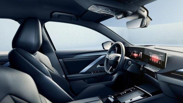 Opel Astra Electric Sports Tourer 1