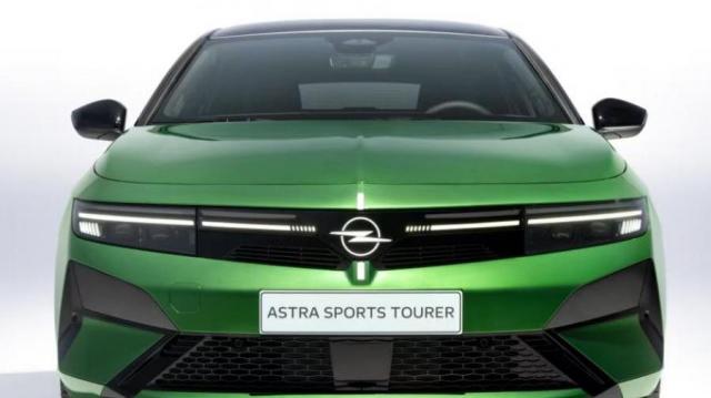 Opel Astra Electric Sports Tourer verde