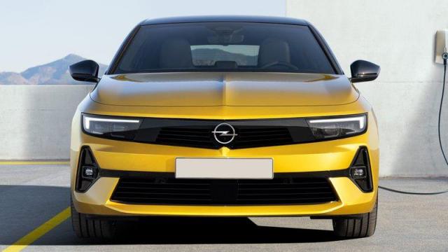 Opel Nuova Astra Plug-in Hybrid anteriore
