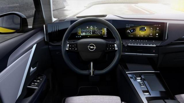 Opel Nuova Astra Plug-in Hybrid interni