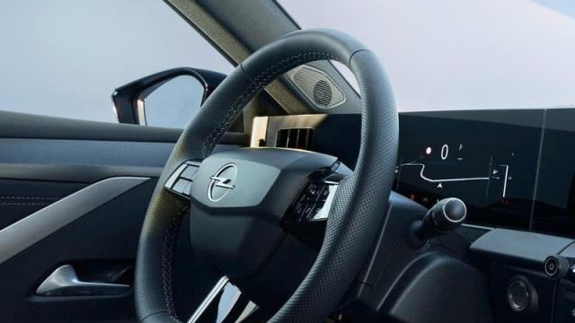 Opel Nuova Astra Sports Tourer Plug-in Hybrid interni