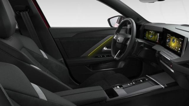 Opel Nuova Astra Sports Tourer Plug-in Hybrid interni 1