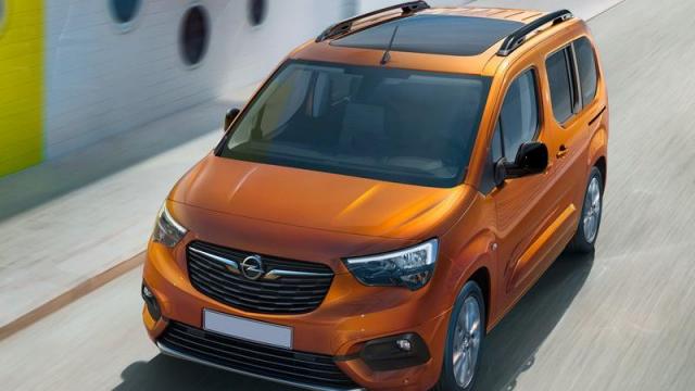 Opel Nuovo Combo-e Life tre quarti anteriore 2
