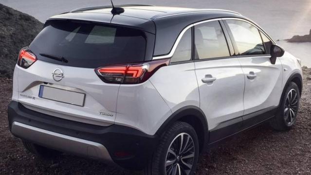 Opel Crossland X tre quarti posteriore