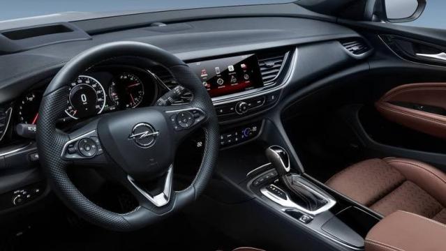Opel Nuova Insignia Country Tourer interni