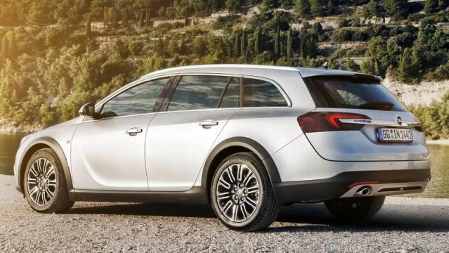 Opel Insignia Country Tourer tre quarti posteriore