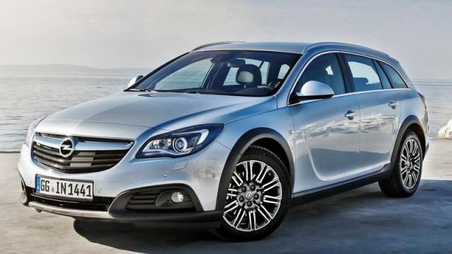 Opel Insignia Country Tourer tre quarti anteriore