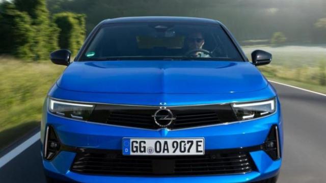 Opel Nuova Astra Sports Tourer Plug-in Hybrid dinamica
