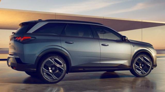 Peugeot Nuovo 5008 profilo
