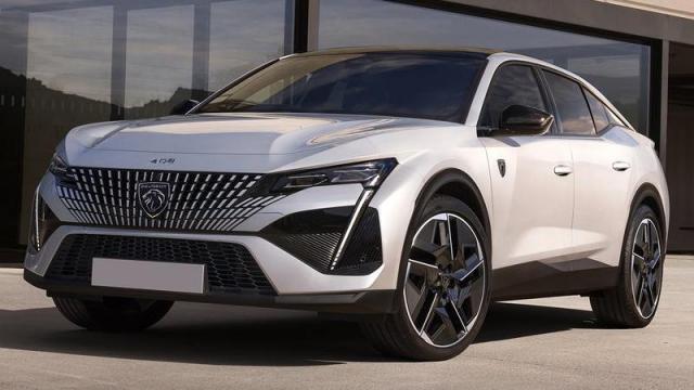Peugeot E-408 anteriore