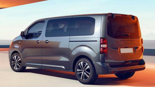 Peugeot Traveller posteriore