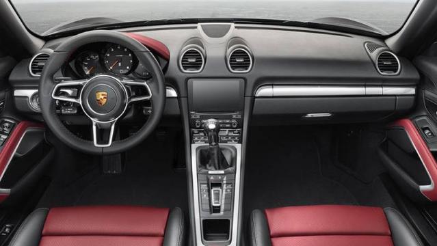 Porsche 718 Boxster interni 2