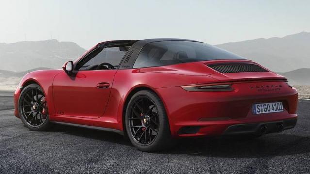 Porsche 911 GTS Targa posteriore 1