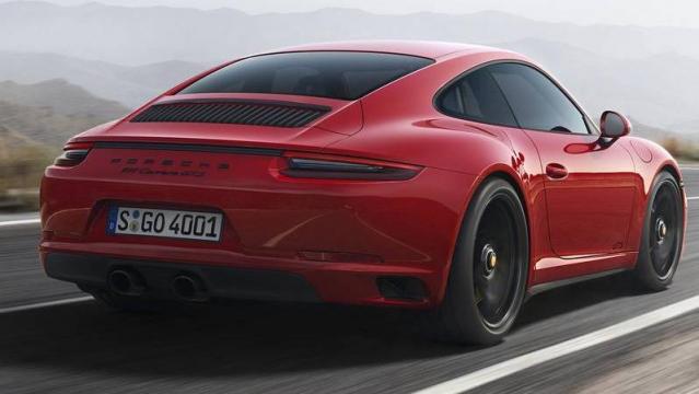 Porsche 911 GTS Coupé tre quarti posteriore