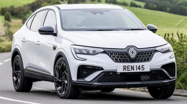 Renault Arkana E-Tech strada