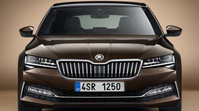 Skoda Superb frontale