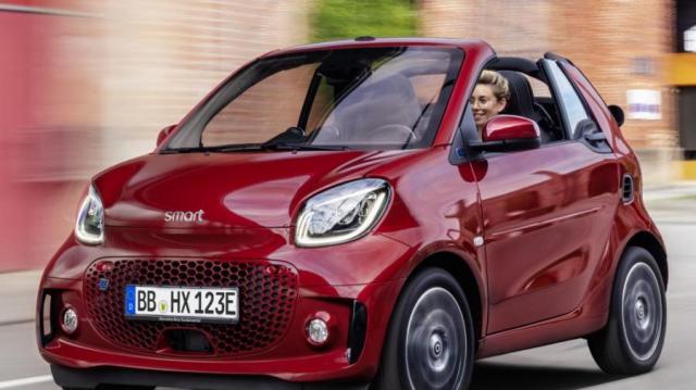 Smart EQ Fortwo Cabrio strada
