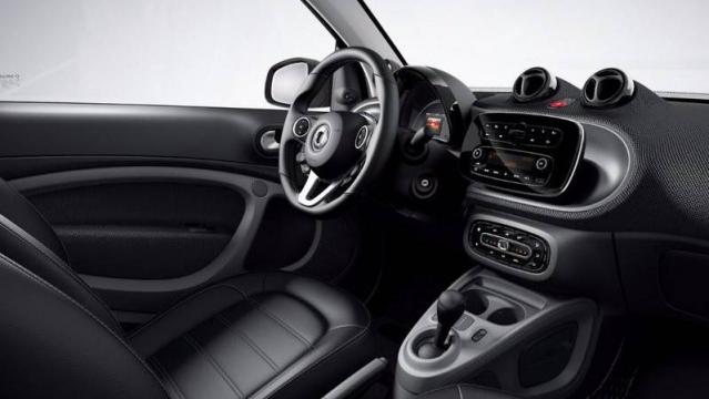 Smart Fortwo Cabrio interni 1