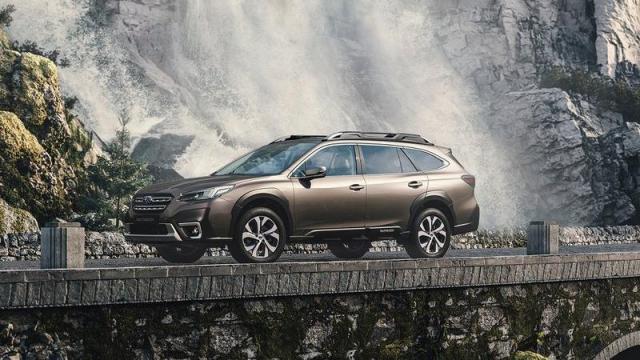 Subaru Outback tre quarti anteriore 2