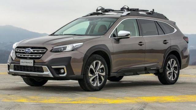 Subaru Outback tre quarti anteriore 1