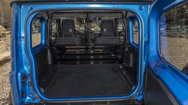 Suzuki Jimny Pro bagagliaio