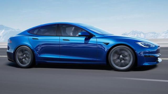 Tesla Model S tre quarti anteriore