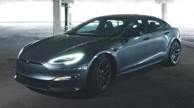 Tesla Model S laterale