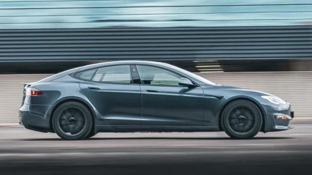 Tesla Model S profilo