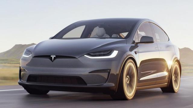 Tesla Model X tre quarti anteriore