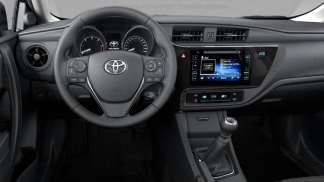 Toyota Auris foto interni