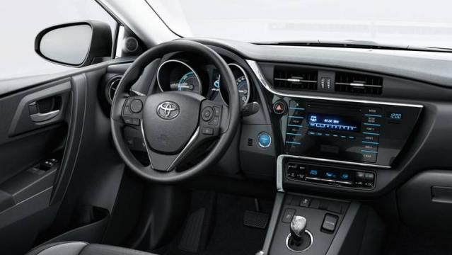Toyota Auris Hybrid Touring Sports interni fptp