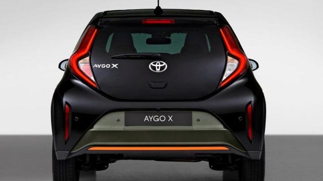 Toyota Nuova Aygo X posteriore