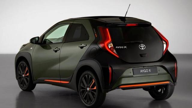 Toyota Nuova Aygo X tre quarti posteriore