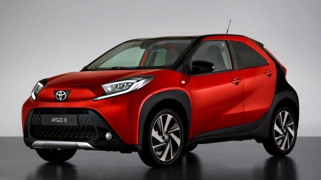 Toyota Nuova Aygo X tre quarti anteriore 1