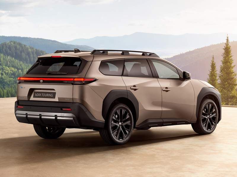 Toyota bZ4X Touring posteriore