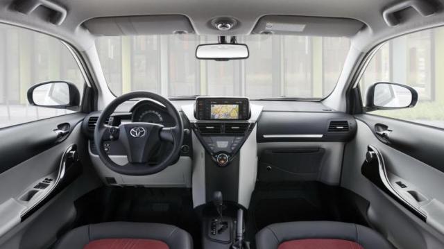 Toyota iQ interni