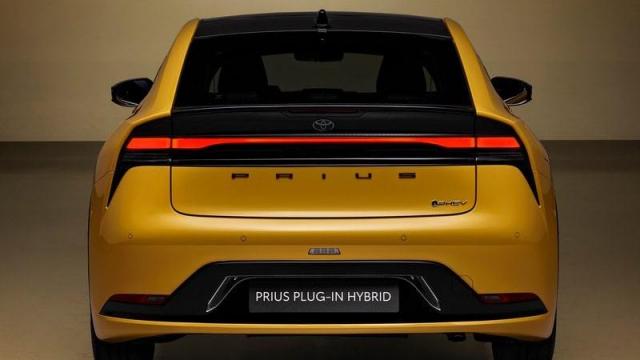 Toyota Nuova Prius Plug-in 2