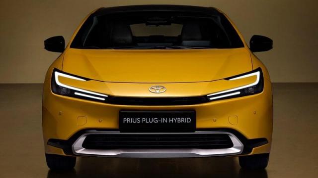 Toyota Nuova Prius Plug-in 4