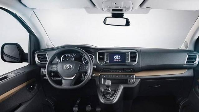Toyota Proace Verso 4 porte interni