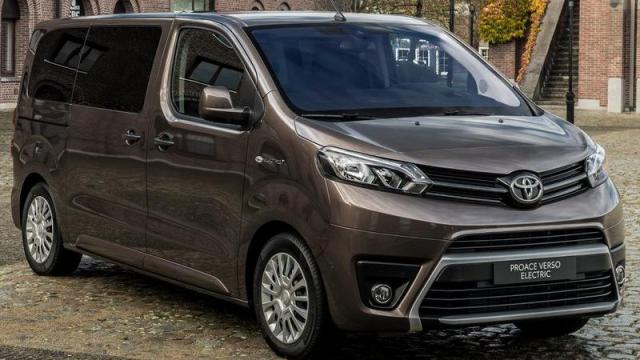 Toyota Proace Verso Electric tre quarti anteriore